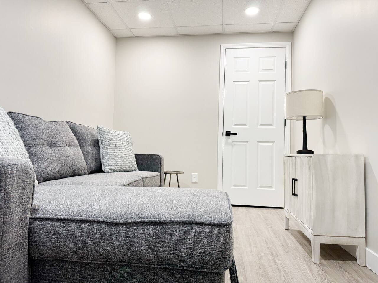 RiverStone Retreat - Newburgh IN Stylish Apartments