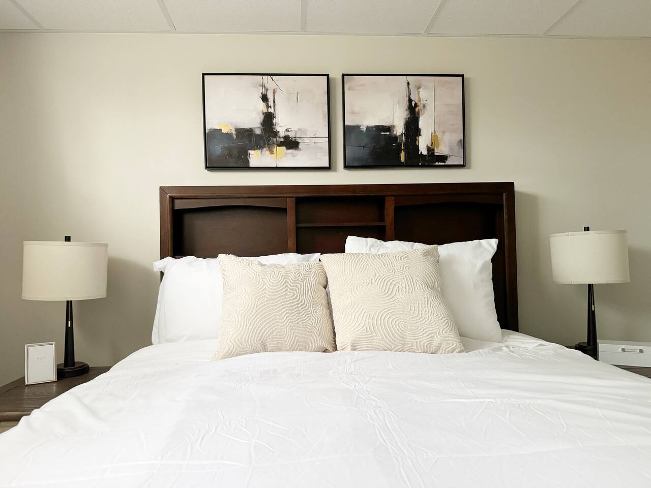 RiverStone Retreat - Newburgh IN Stylish Apartments