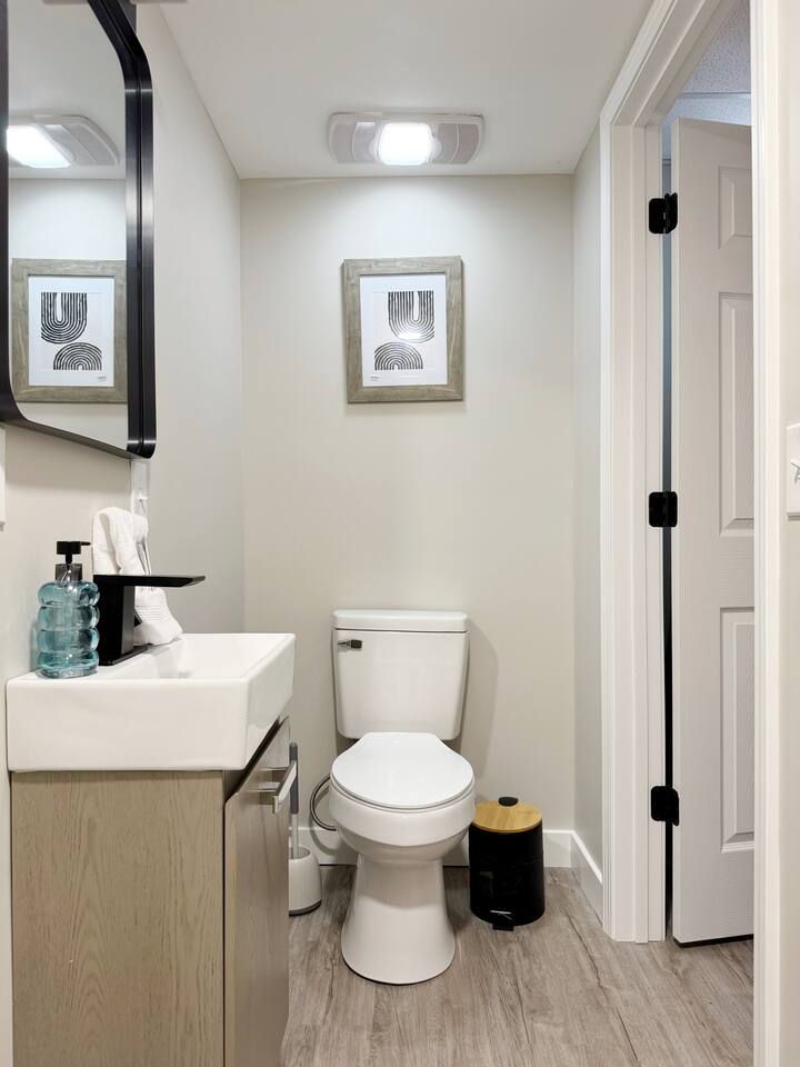 RiverStone Retreat - Newburgh IN Stylish Apartments