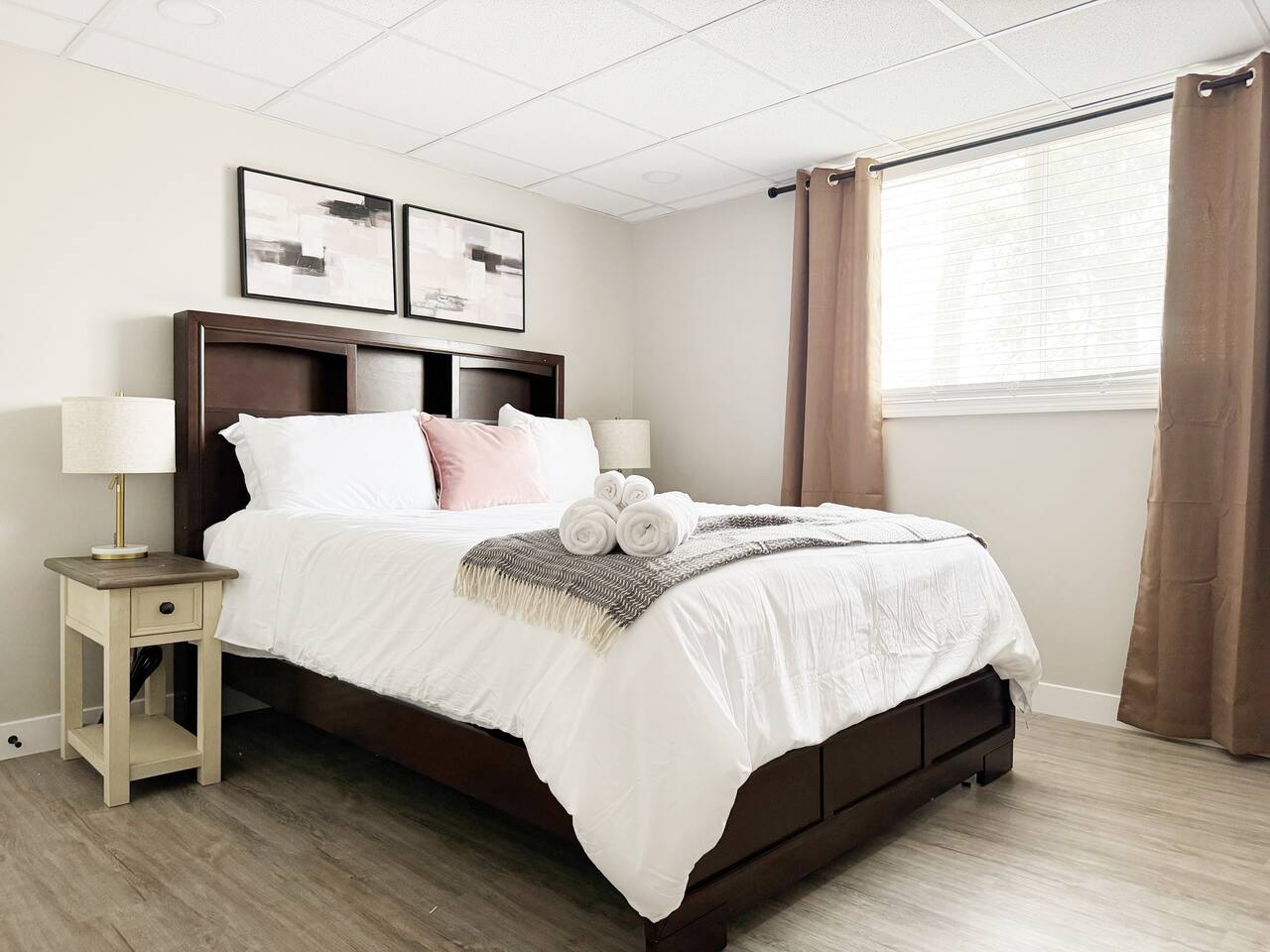 RiverStone Retreat - Newburgh IN Stylish Apartments