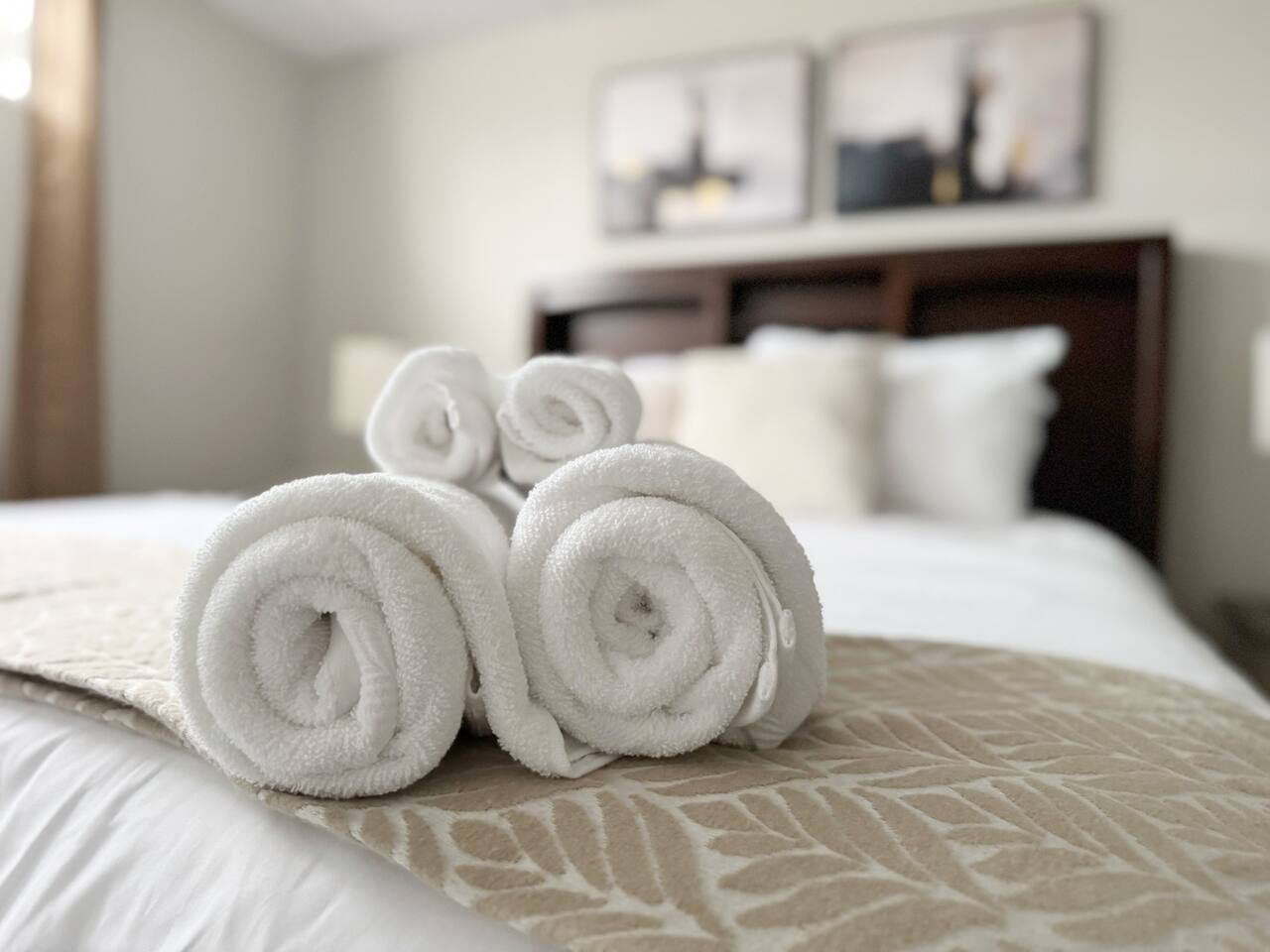 RiverStone Retreat - Newburgh IN Stylish Apartments