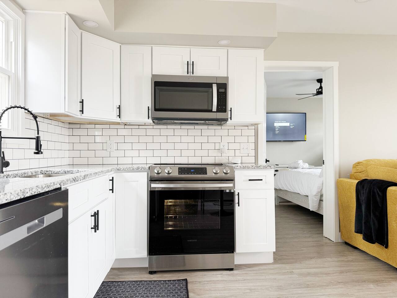 RiverStone A | KING 1BD/1BA Apt in Newburgh photo 4