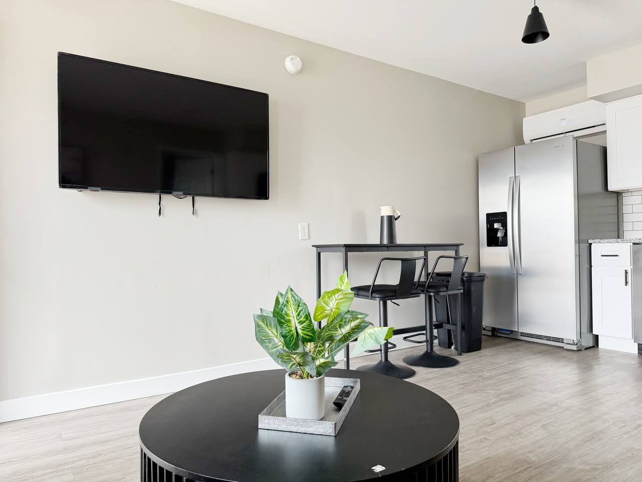 RiverStone A | KING 1BD/1BA Apt in Newburgh photo 3