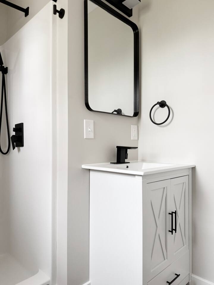 RiverStone E | KING 1BD/1BA Apt in Newburgh photo 5