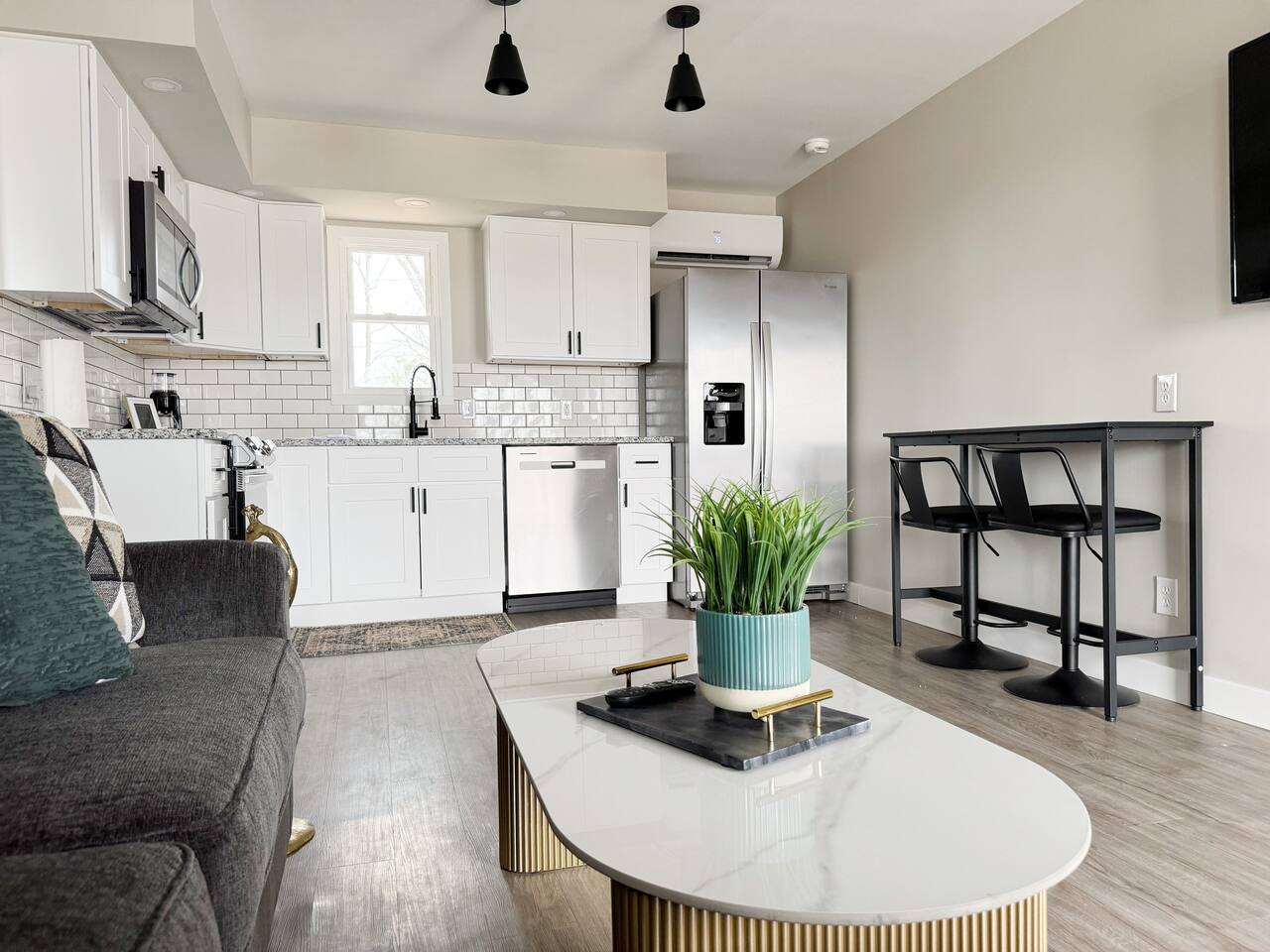 RiverStone E | KING 1BD/1BA Apt in Newburgh photo 4