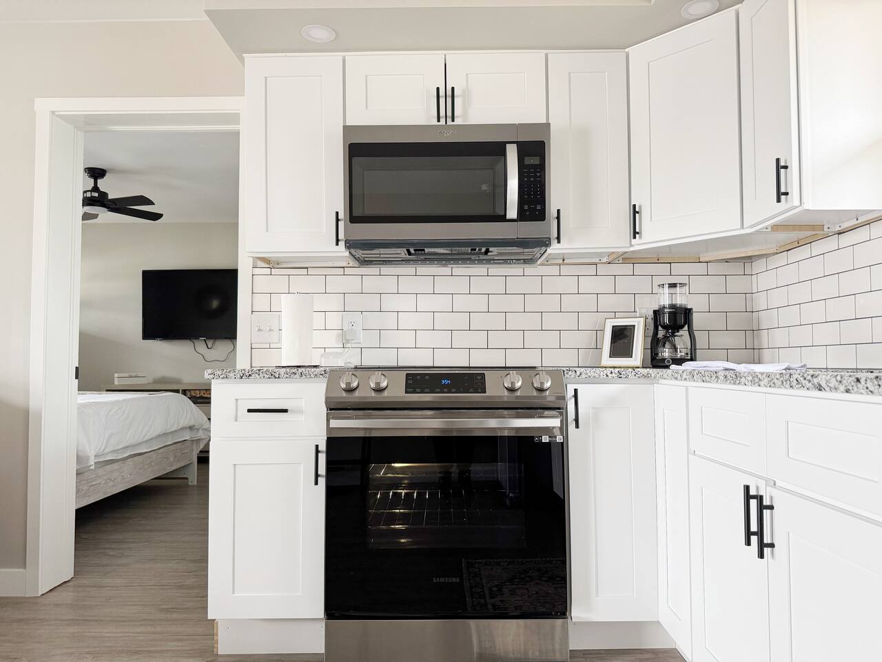 RiverStone E | KING 1BD/1BA Apt in Newburgh photo 3