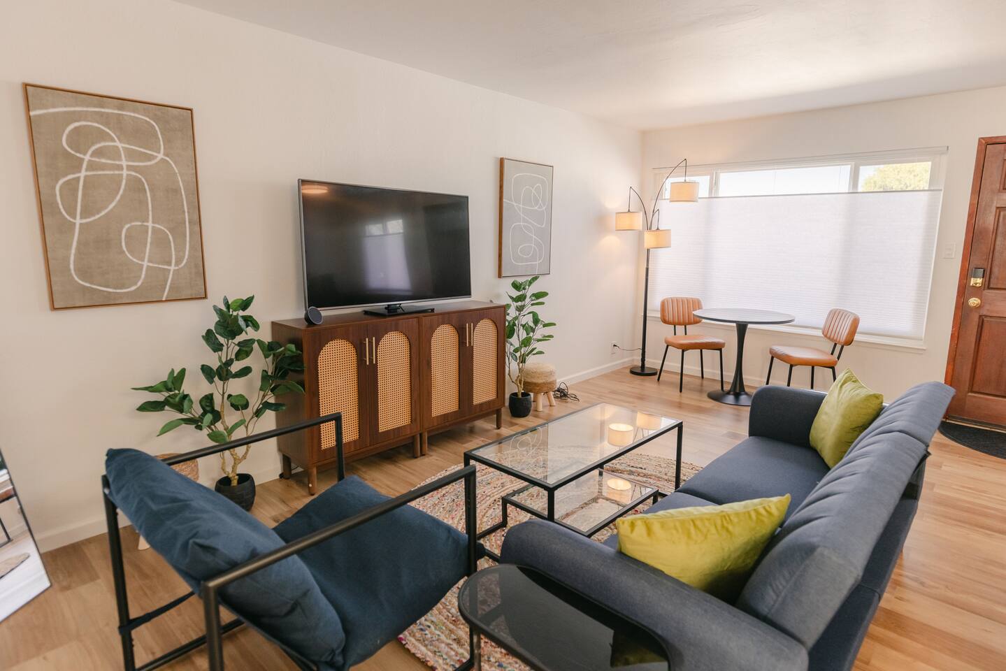 Charming Apartment & King Bed Near Burlingame