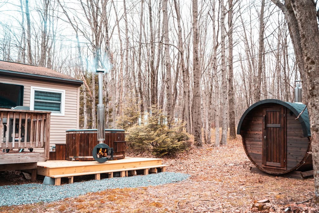 Perfect Pocono Escape Hot Tub Sauna Outdoor TV