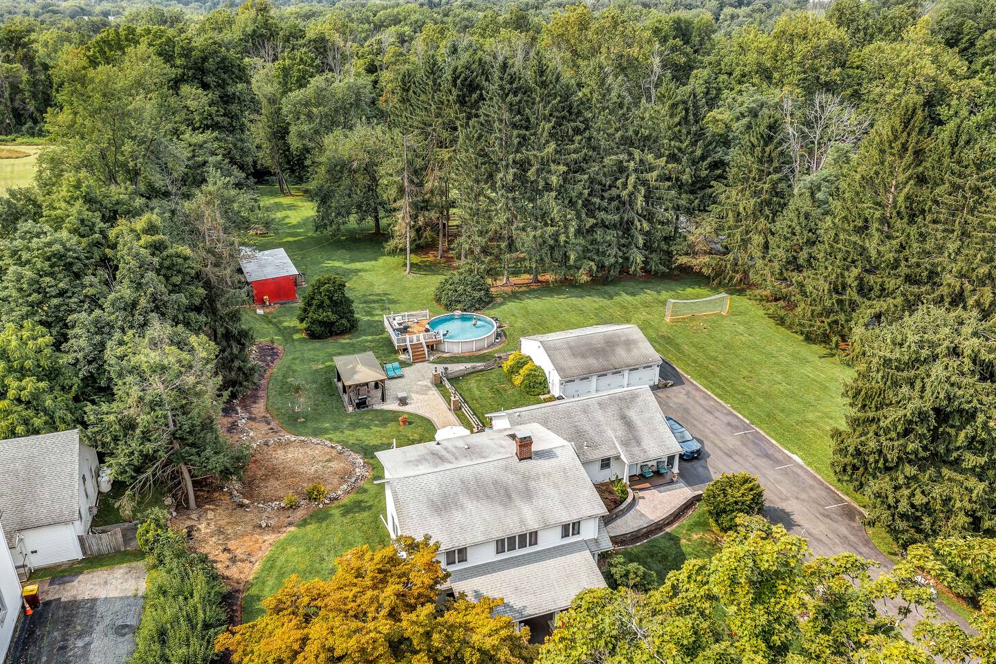 4BD Ultimate Country Retreat w/ Pool in Warwick