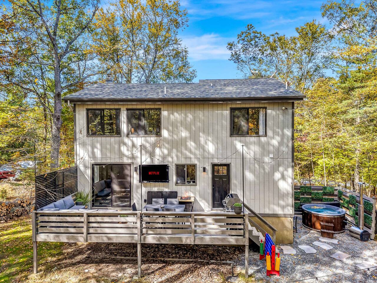 Bushkill Bliss w/ Hot tub near Falls & Shawnee