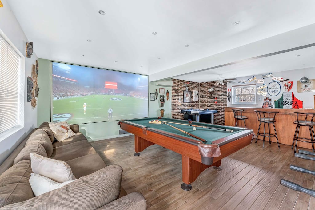 Poconos Mountain Escape w/Hot Tub, Game Room &Pool