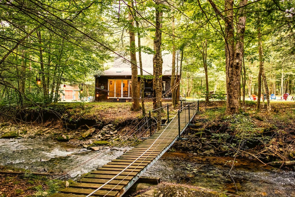 Cabin Retreat in Catskills by the River w/ Hot Tub