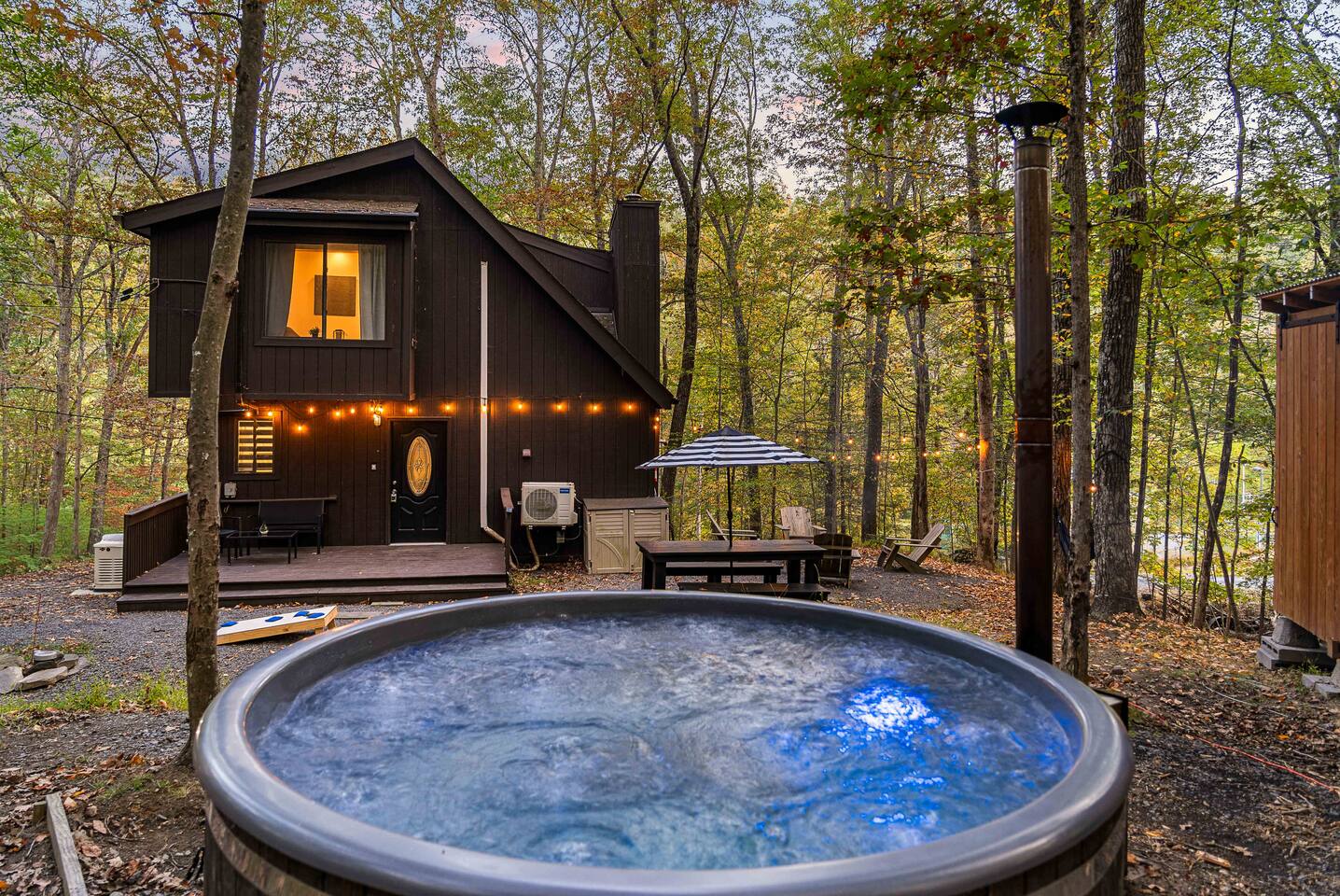 BLVCK Cabin I w/ wood Hot Tub  near Bushkill Falls
