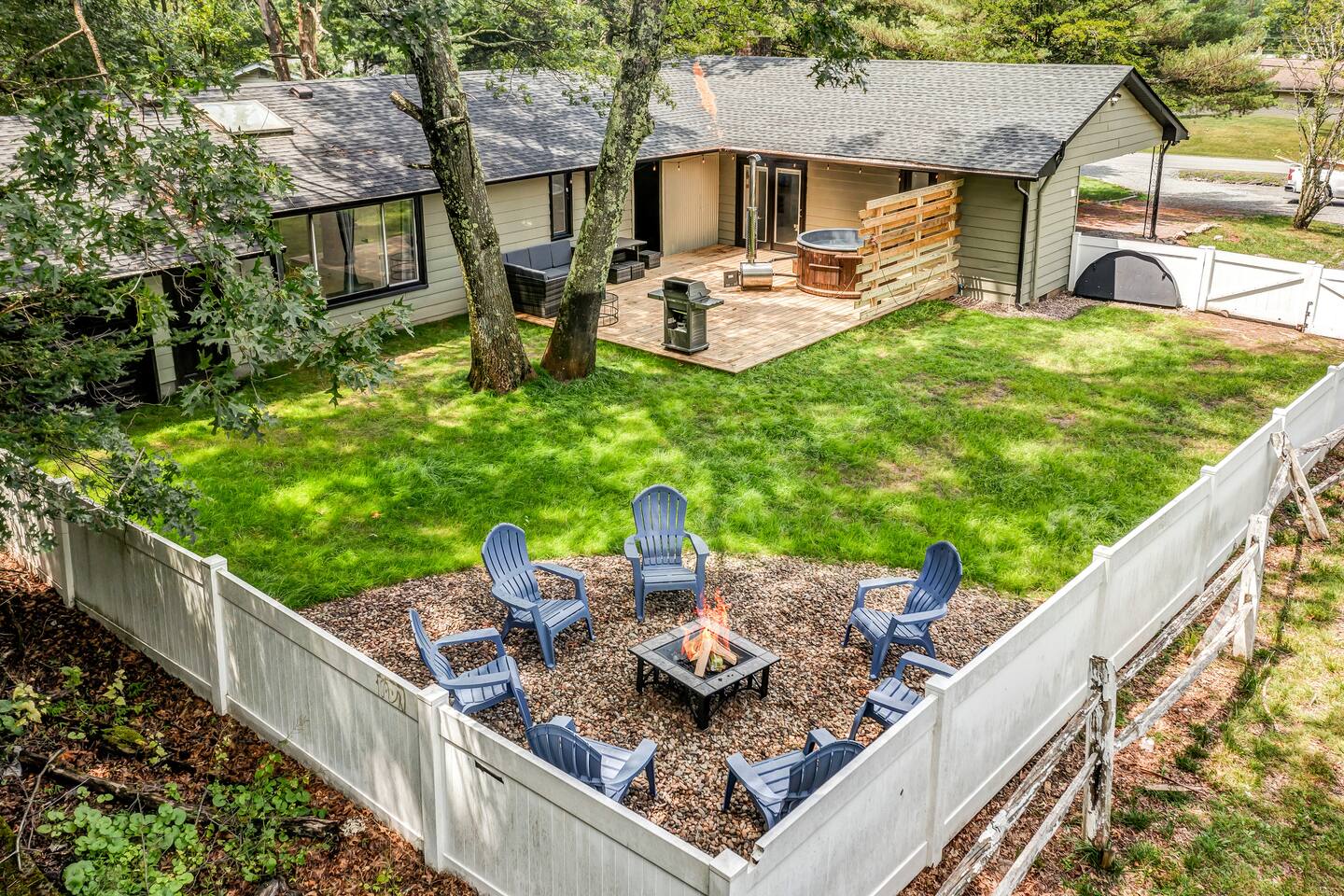 Cozy Ranch by the Lake w/Hot Tub in the Mountains