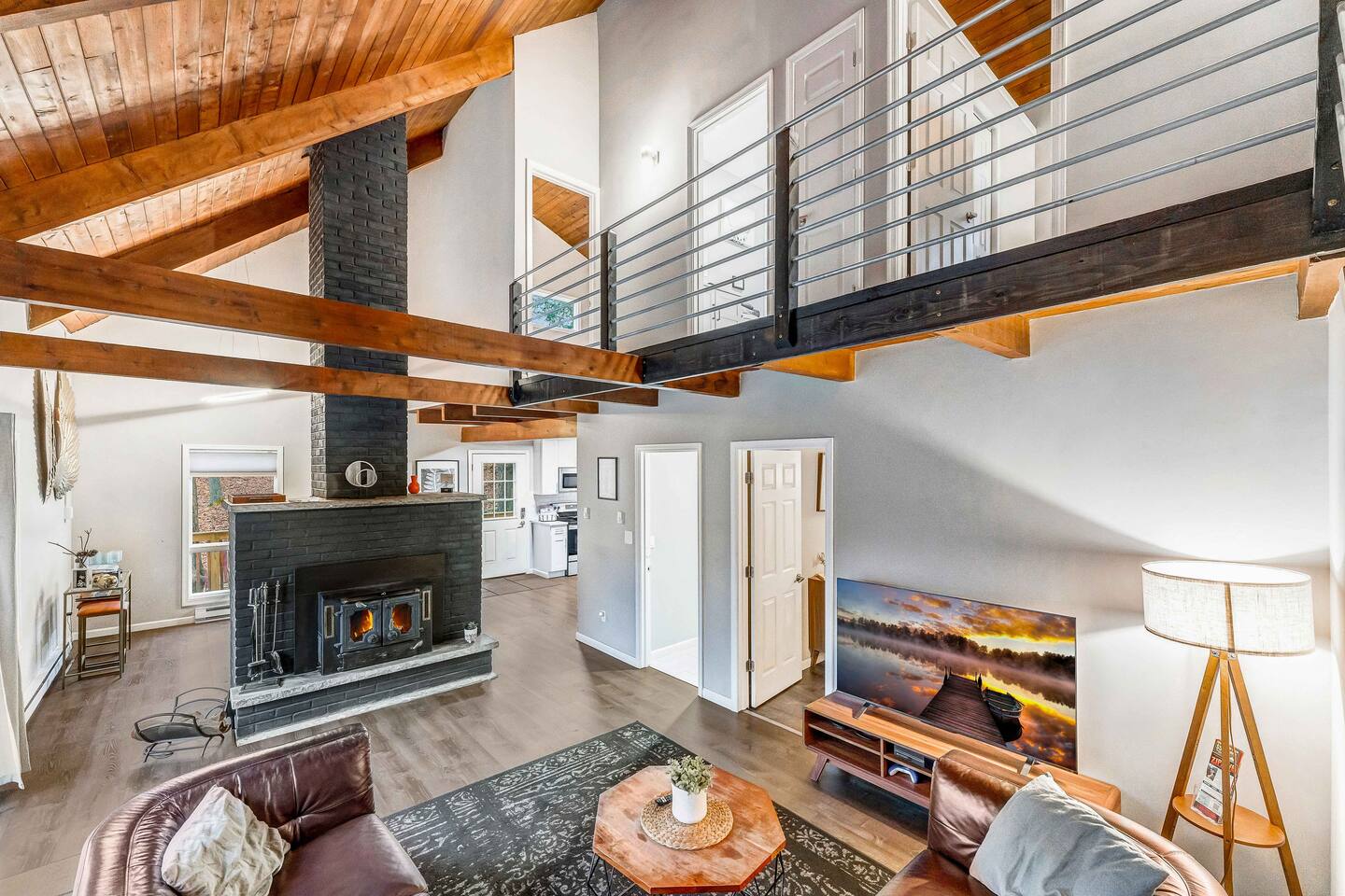 Arctic Getaway w/Hot Tub &Outdoor TV near Bushkill