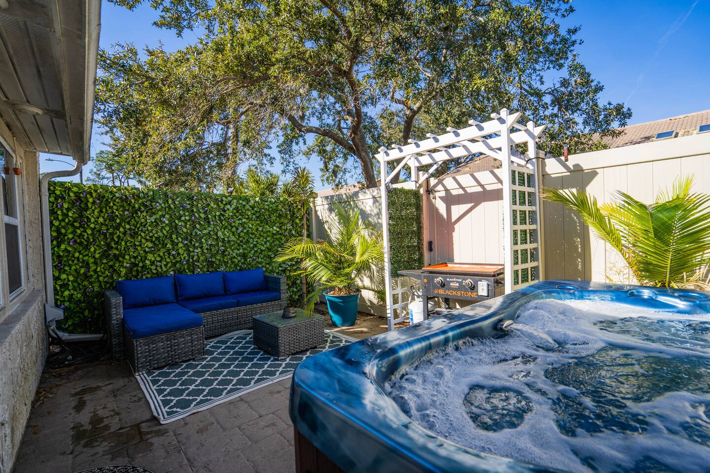 Relaxing Luxury Townhome w/Hot Tub by DaytonaBeach