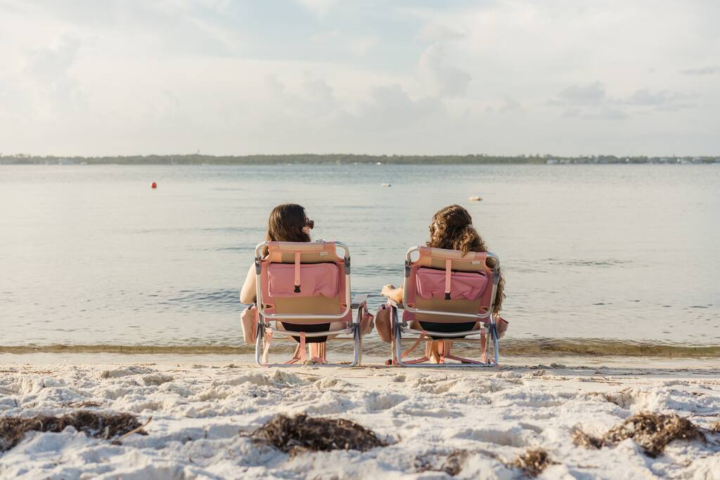 Girls Trip | Beach Gear + Champagne | Walk to DT