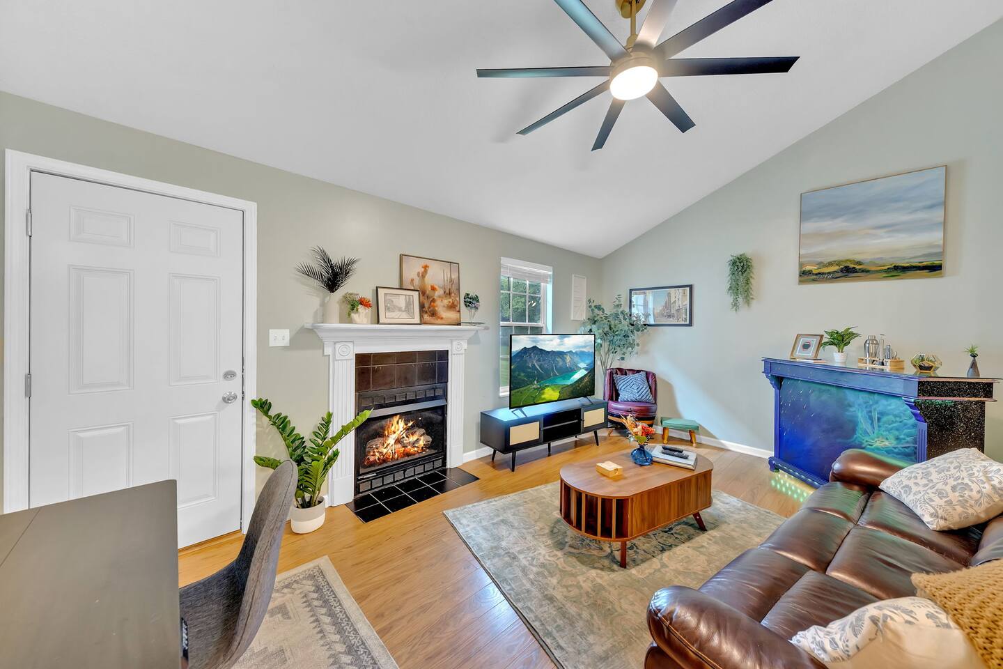 Stylish Quiet Condo-Near Downtown-Pet Friendly-WFH