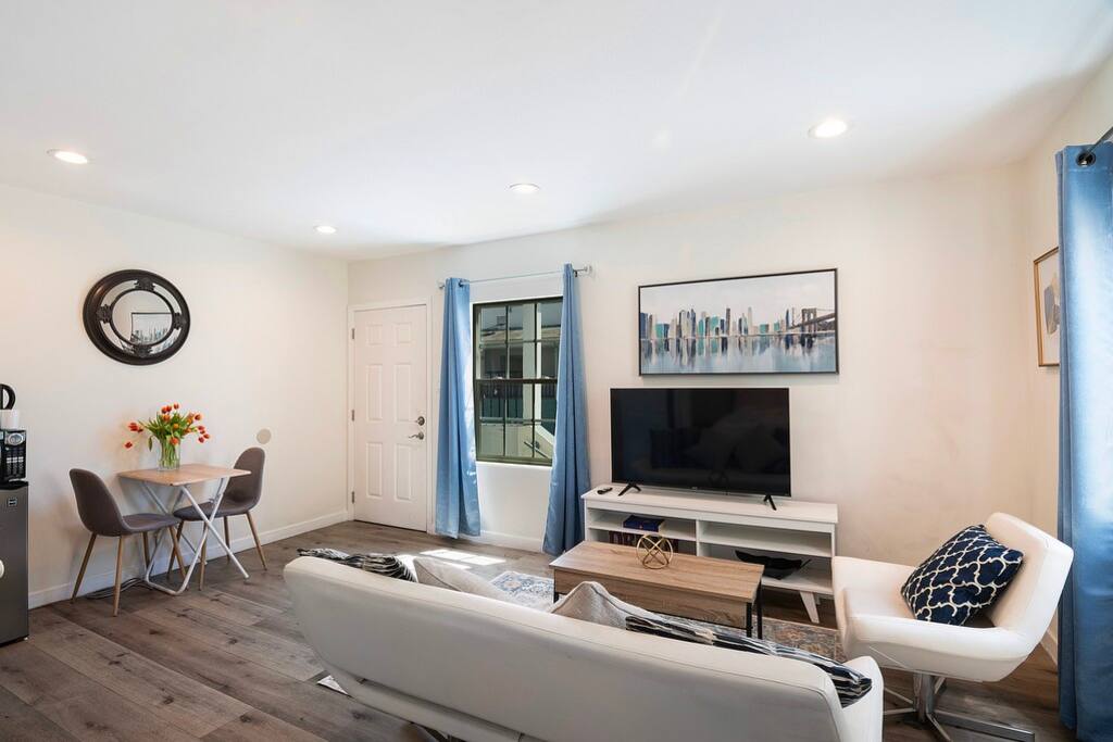 Studio For 2 Near Beverly Hills