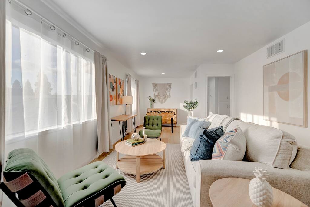The Floral Terrace by Disney: 2BR/2BA