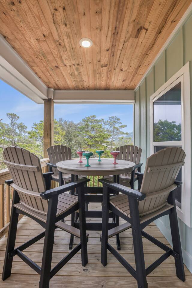 New! Sleeps 8 - Dog Friendly - Beach Club Access!