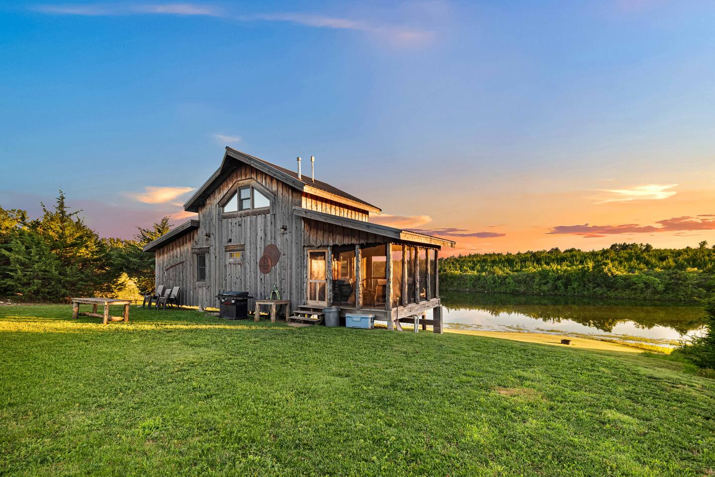 Cabin on Four-Acre Pond | King Bed + Private!