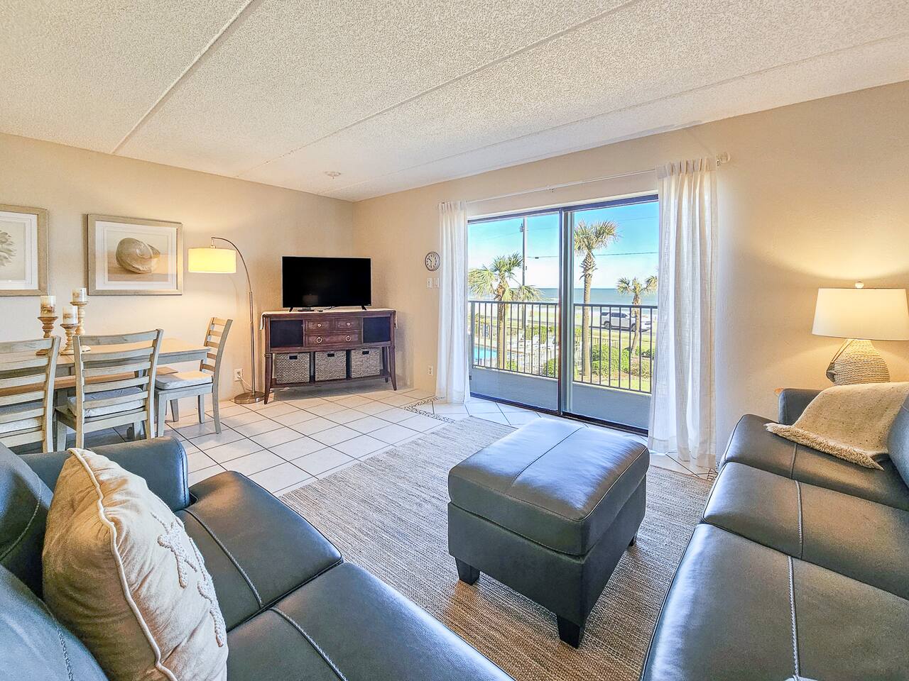 Spacious Ormond Oceanfront 3 bedroom Condo