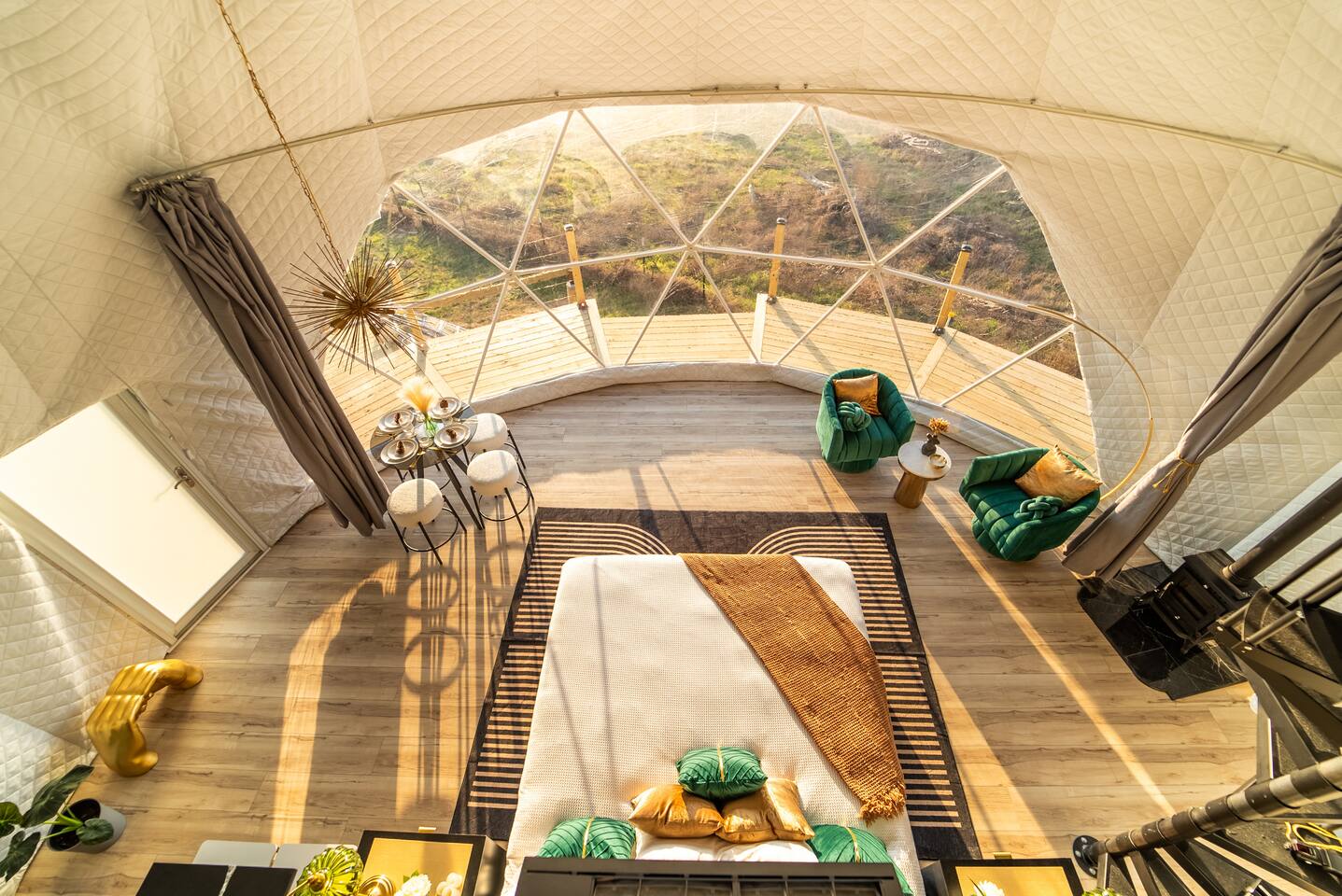 Deluxe Stargazer Dome Retreat in Stunning Nature