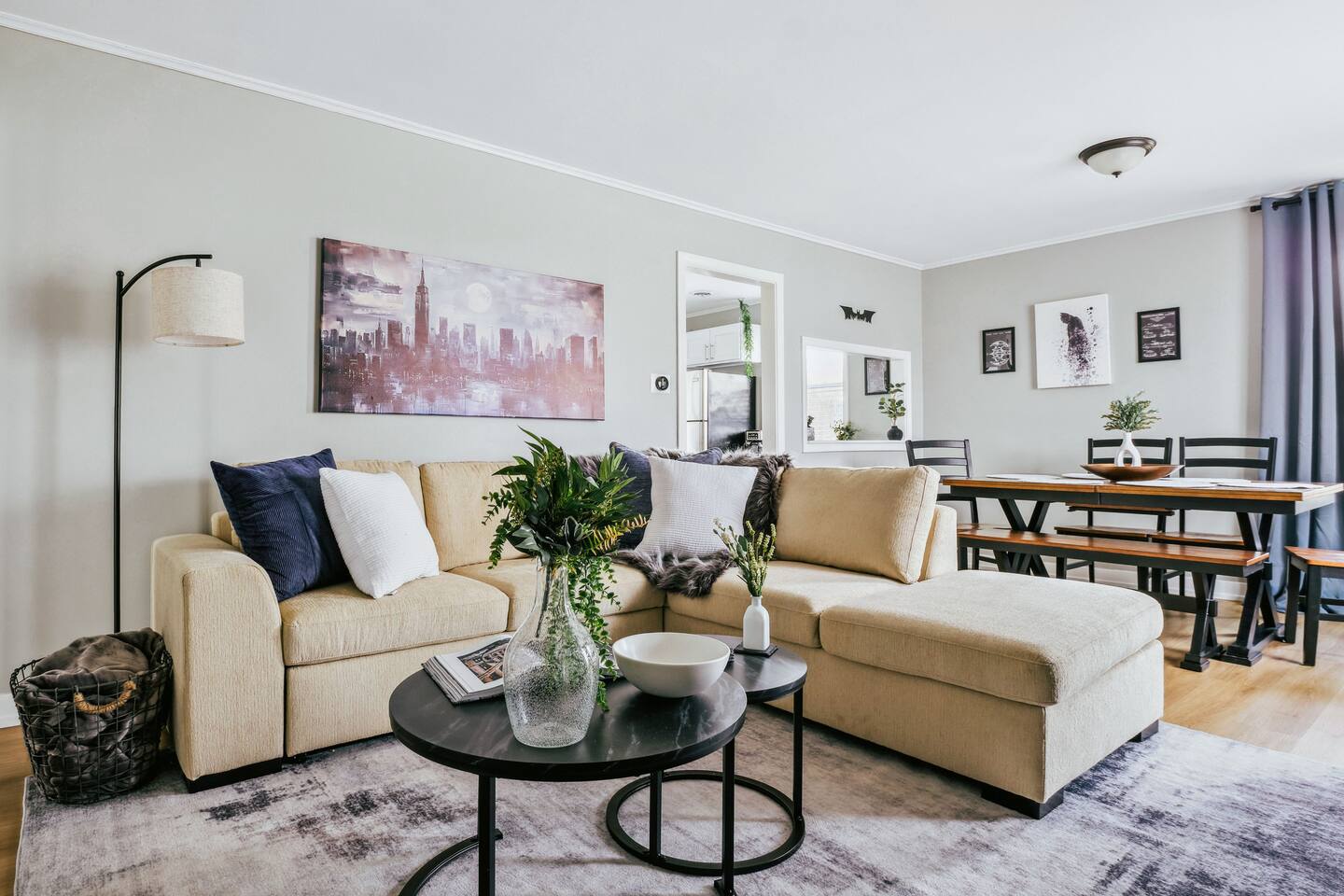 Charming & Cozy Getaway - A Heroic Stay Awaits!