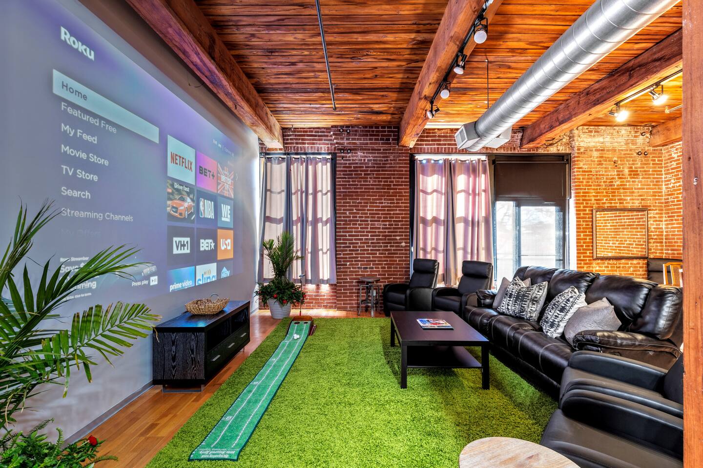 DWTN STL Loft + 100″ Projector + Private Balcony