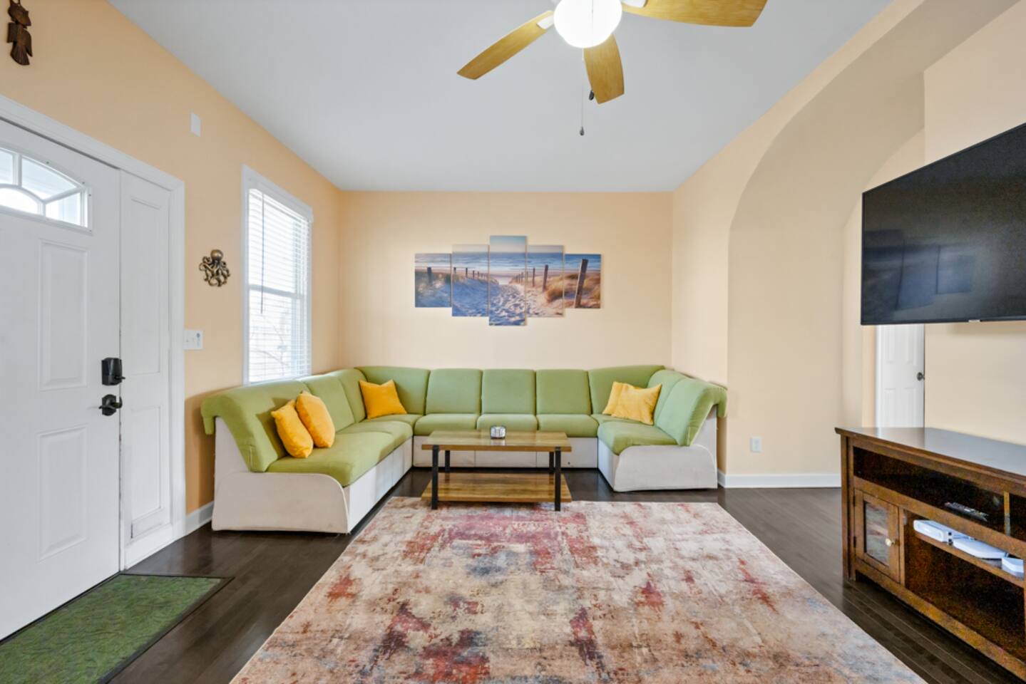 Short walk to beach! Dogs welcome!