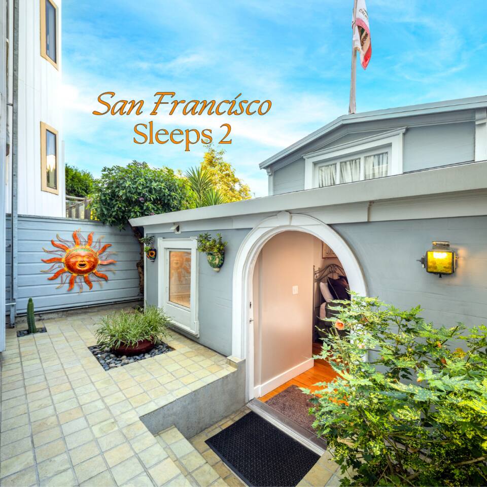 Sunny Bernal Heights Casita with Private Entrance