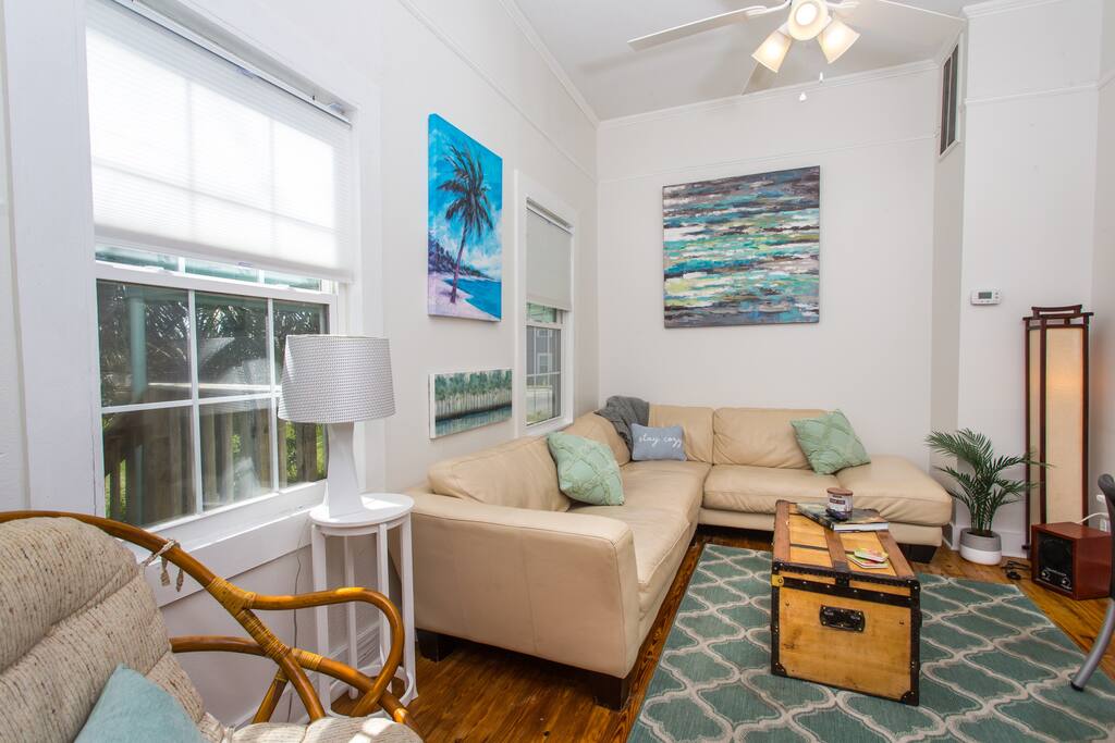 WalktoDowntown-CentrallyLocated-BeachGearProvided