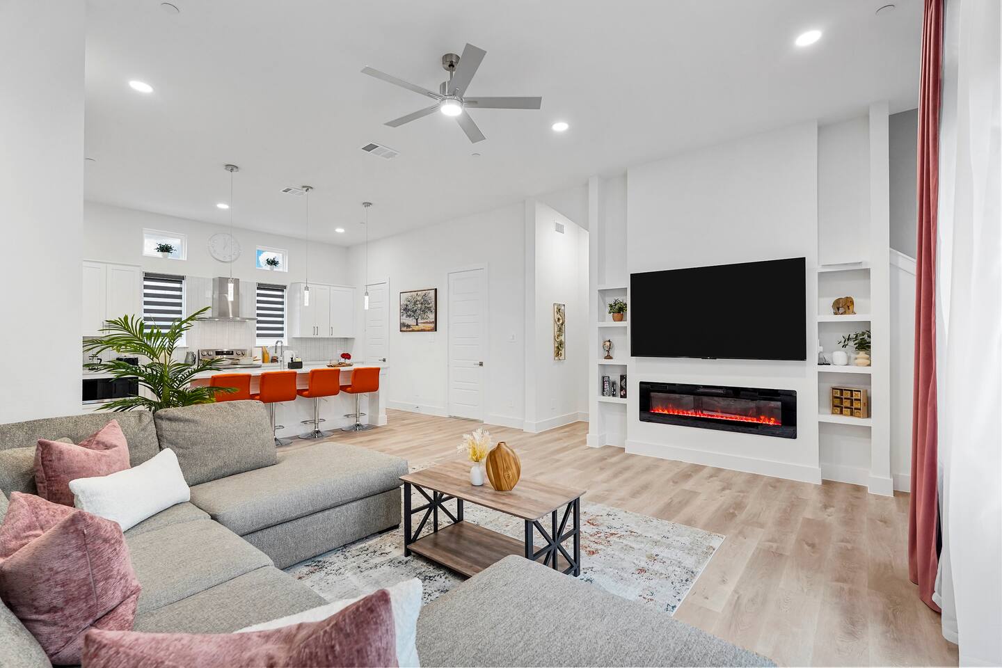 Modern 2BR | Pet-Friendly | Private Baths — photo 1