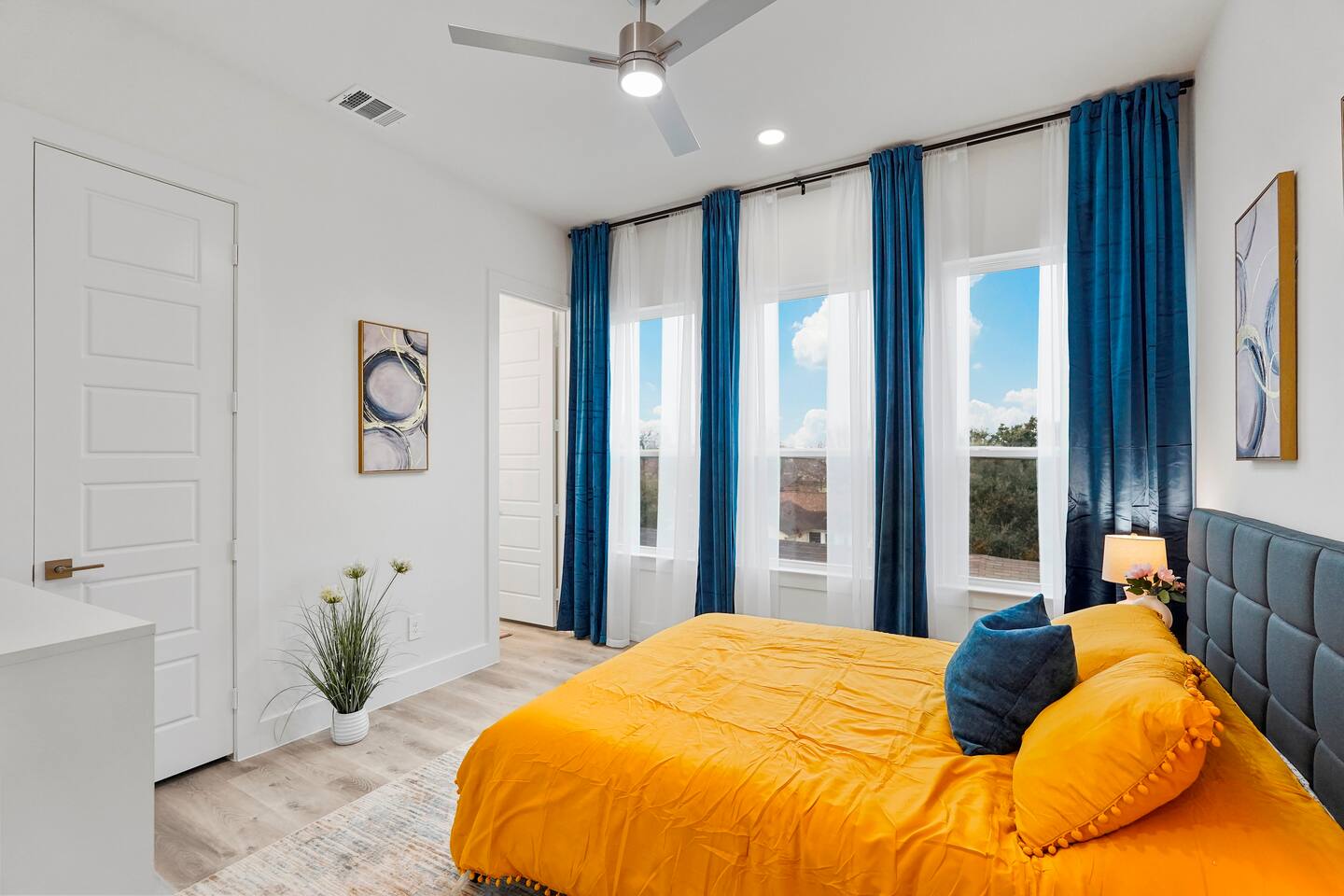Modern 2BR | Pet-Friendly | Private Baths — photo 2