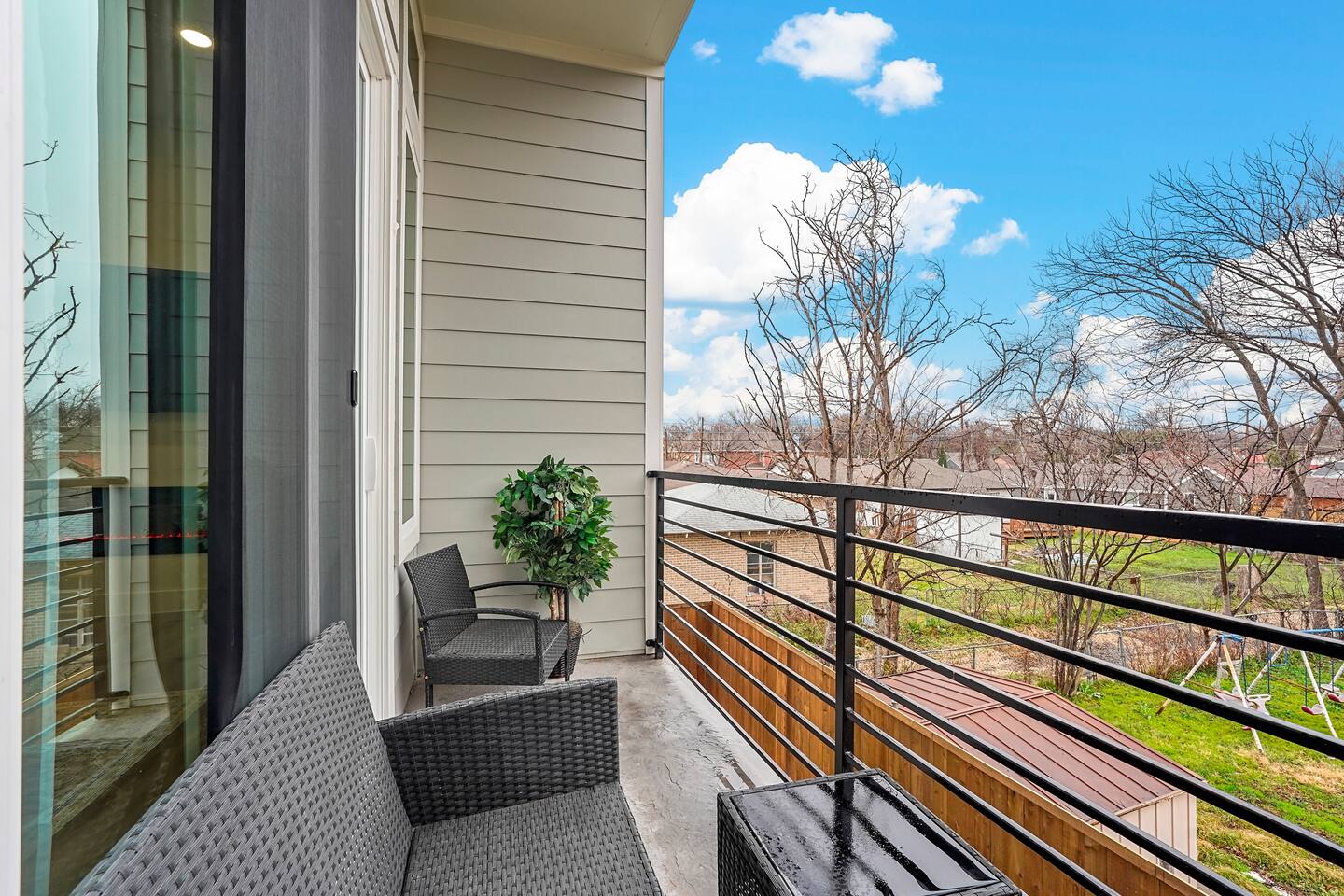 Upscale 2BR Hideaway, Ensuite Bliss, Pet-Friendly — photo 4