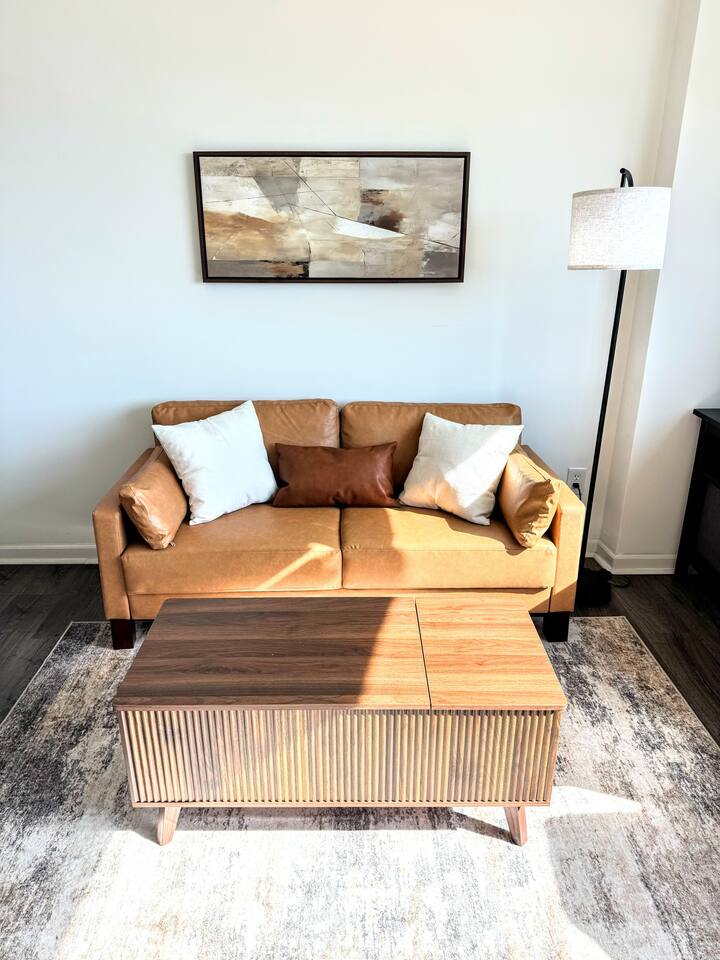 *NEW* Mid-Century Modern Studio w/ Gym, Pool, View