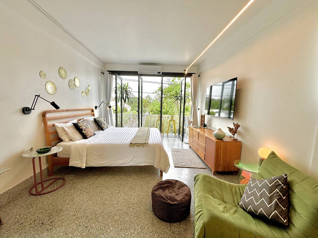 Siri Designer 3-Storey Townhouse with Garden and Luxury Amenities