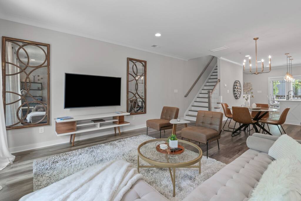 Luxe@Luxe Hall | Walk to DT Cary | Matthews House