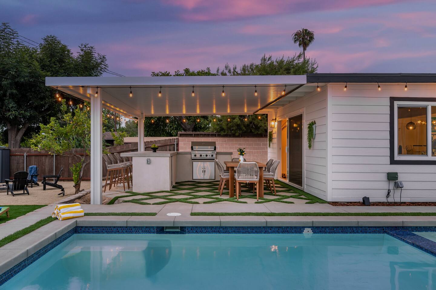 Bay Ho~Mins to Beach~Hottub~Heated Pool~Firepit