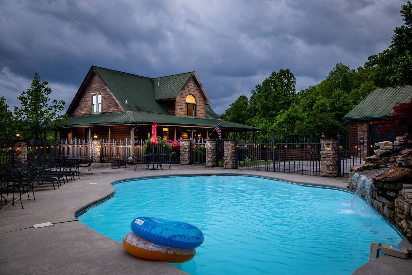 Spring Break SALE! Pool, Theater, Hot Tub & Views