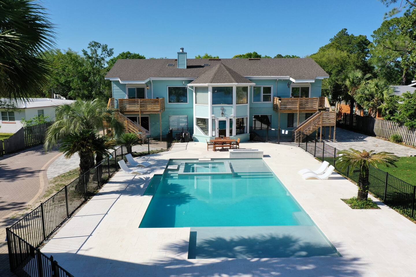 Manor on the Bay - Entire Place!