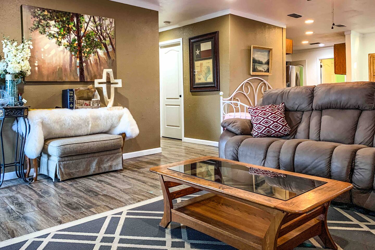 ★Clean&Comfy★3BR/2BA Home★EZ access to Loop289/I27