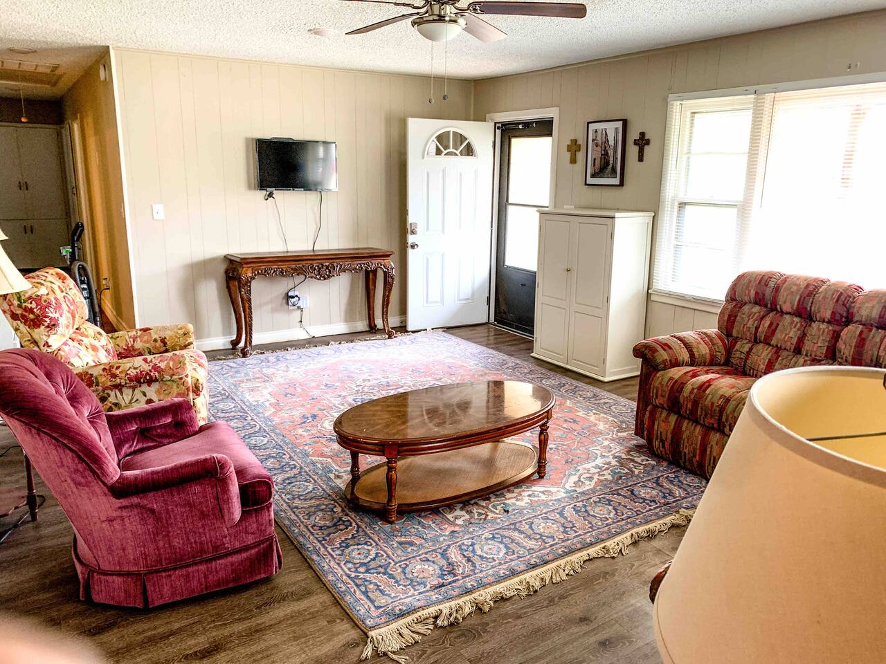 Clean & Budget-Friendly | 3BR/1.5BA | Central LBK