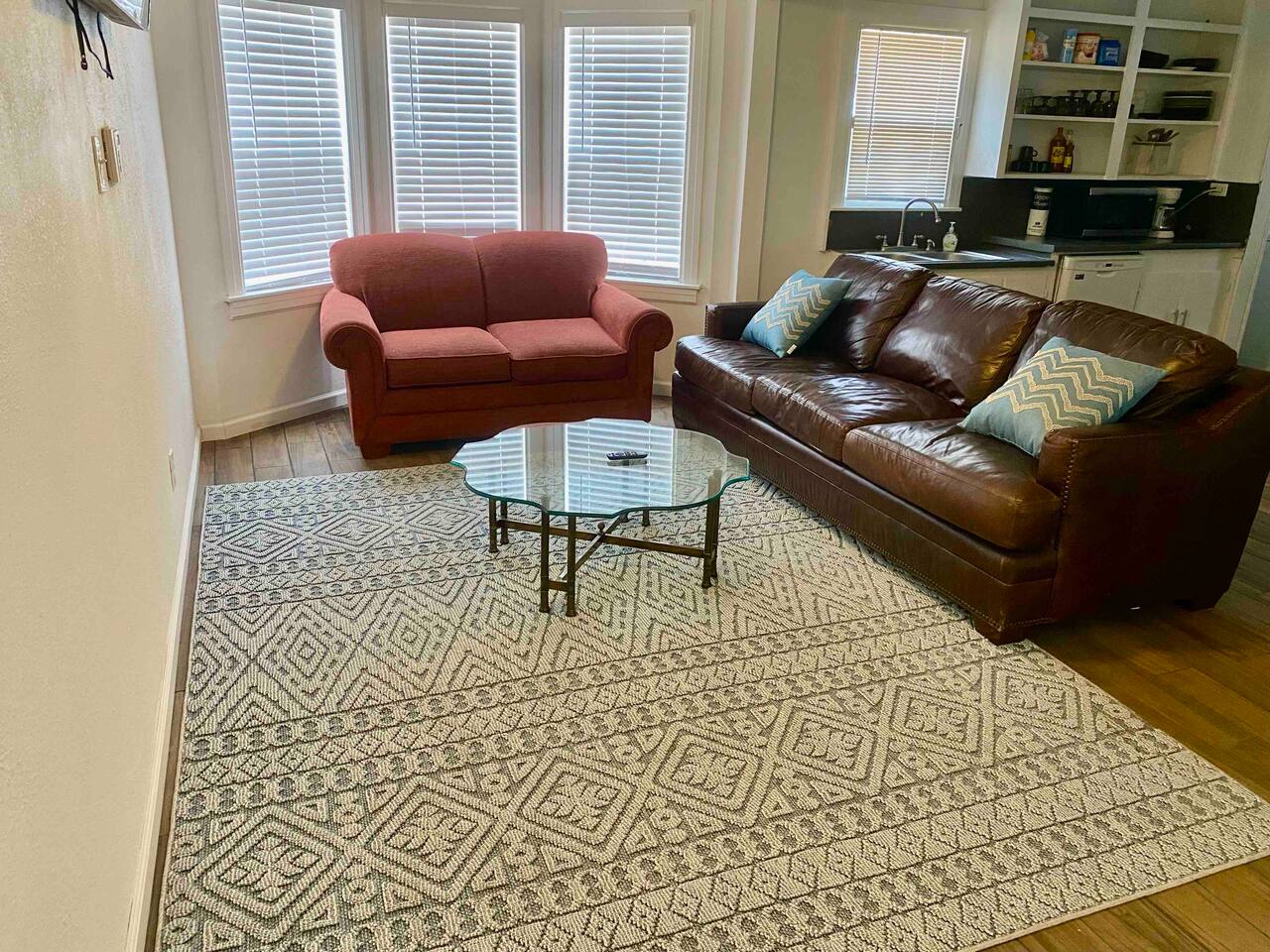 Clean/Affordable|3 BR/2BA|White house|Near TTU/UMC