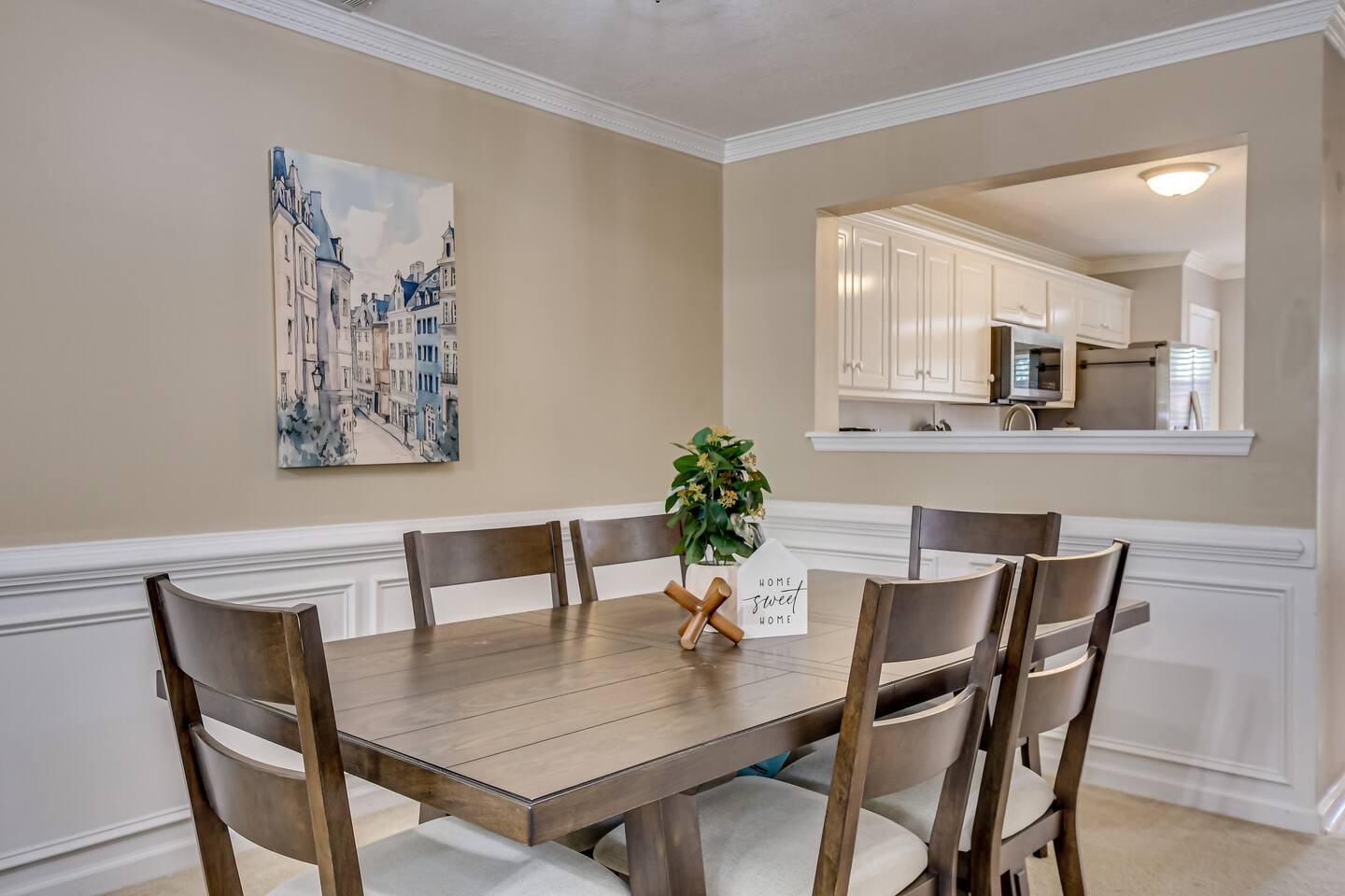 Two Story Townhome w/Patio - Sleeps 7 - SuperHost!