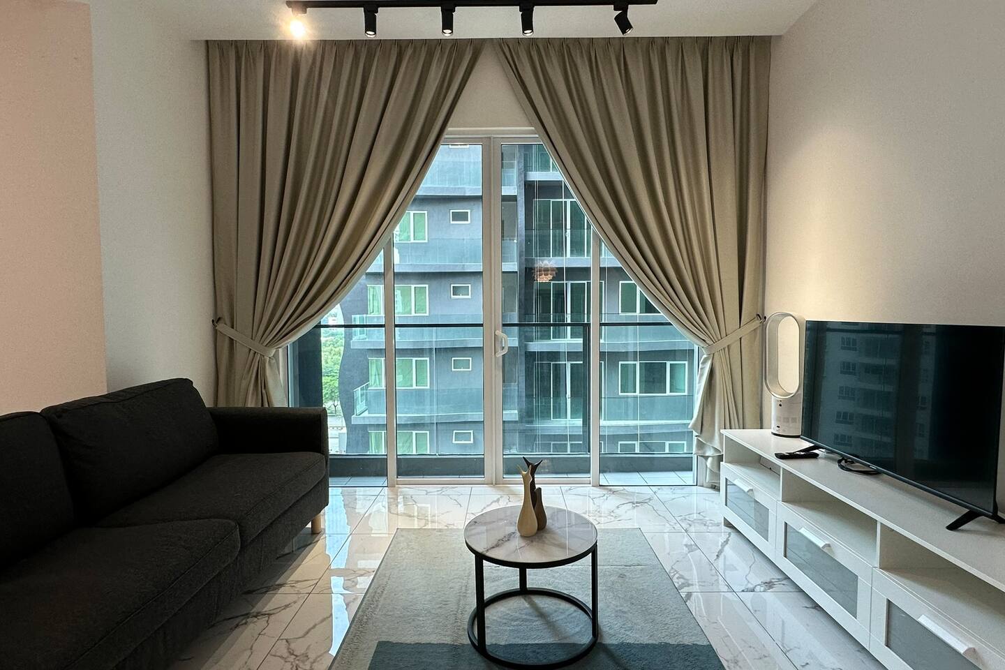 Luxe 3BR 6pax @ QueensBay •Washer •Kitchen •WiFi