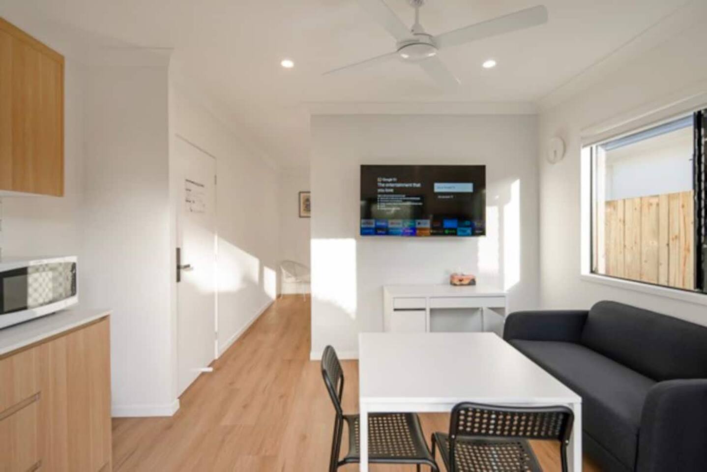 Studio 895 - Lovely Brand New Studio w Big Patio