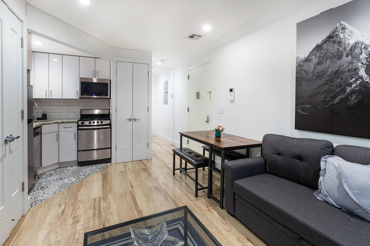 Cozy 1 Bedroom - World Cup Savings!