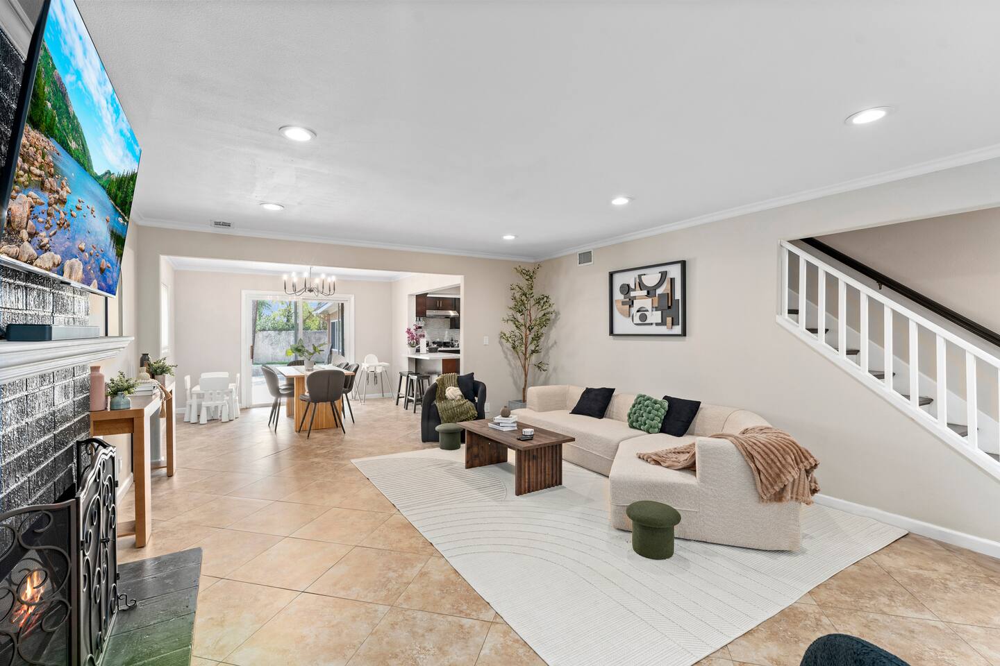 Spacious Home - Yard - Game Room